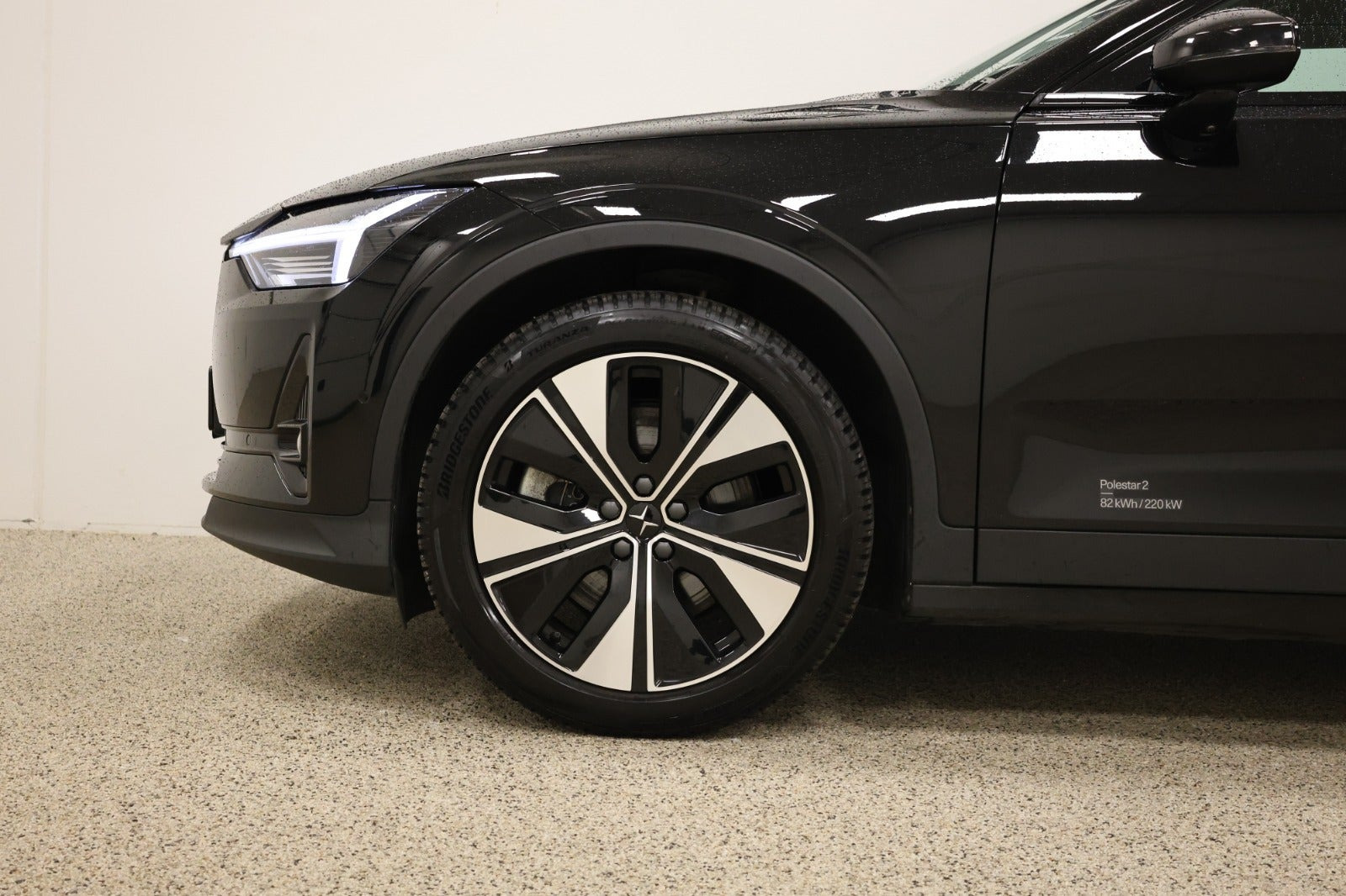 Sort Polestar 2 fra 2024