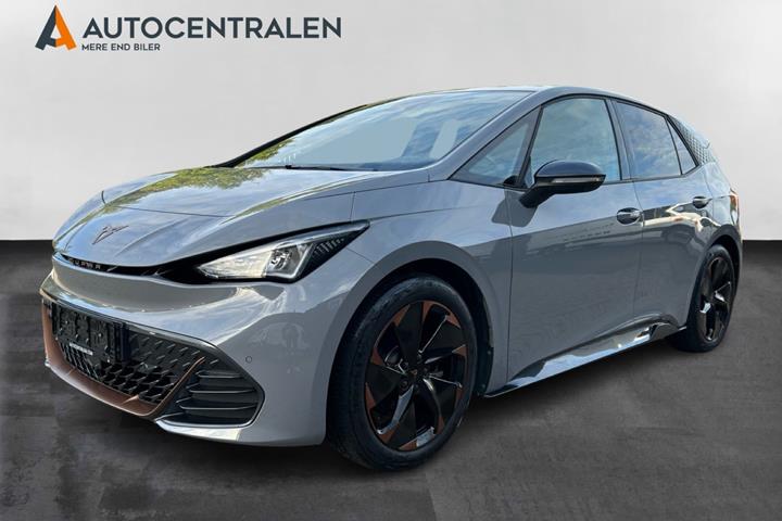 Grå Cupra Born fra 2024 set udefra