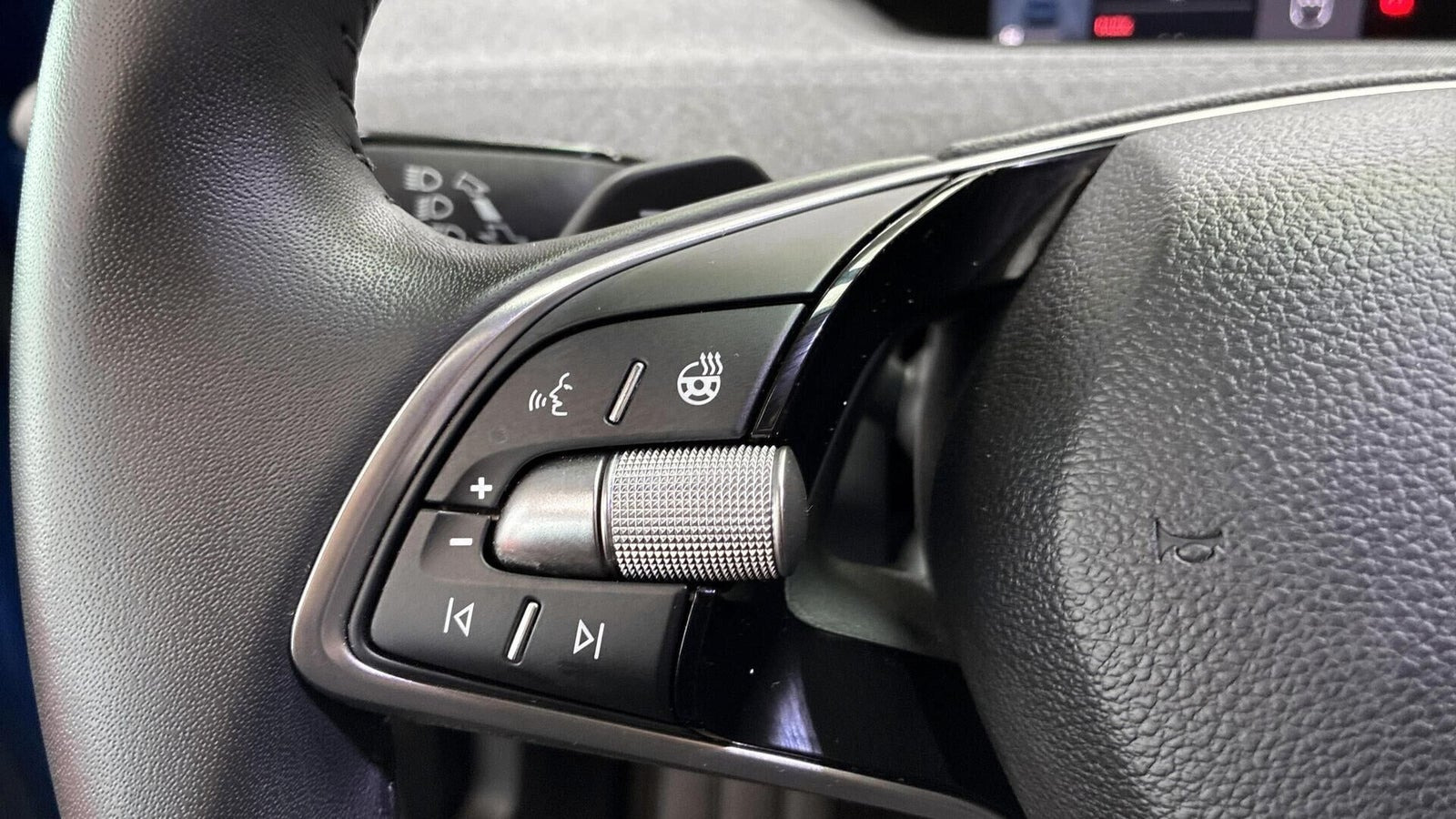Blå Skoda Enyaq fra 2024