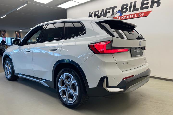 Hvid BMW iX1 fra 2023