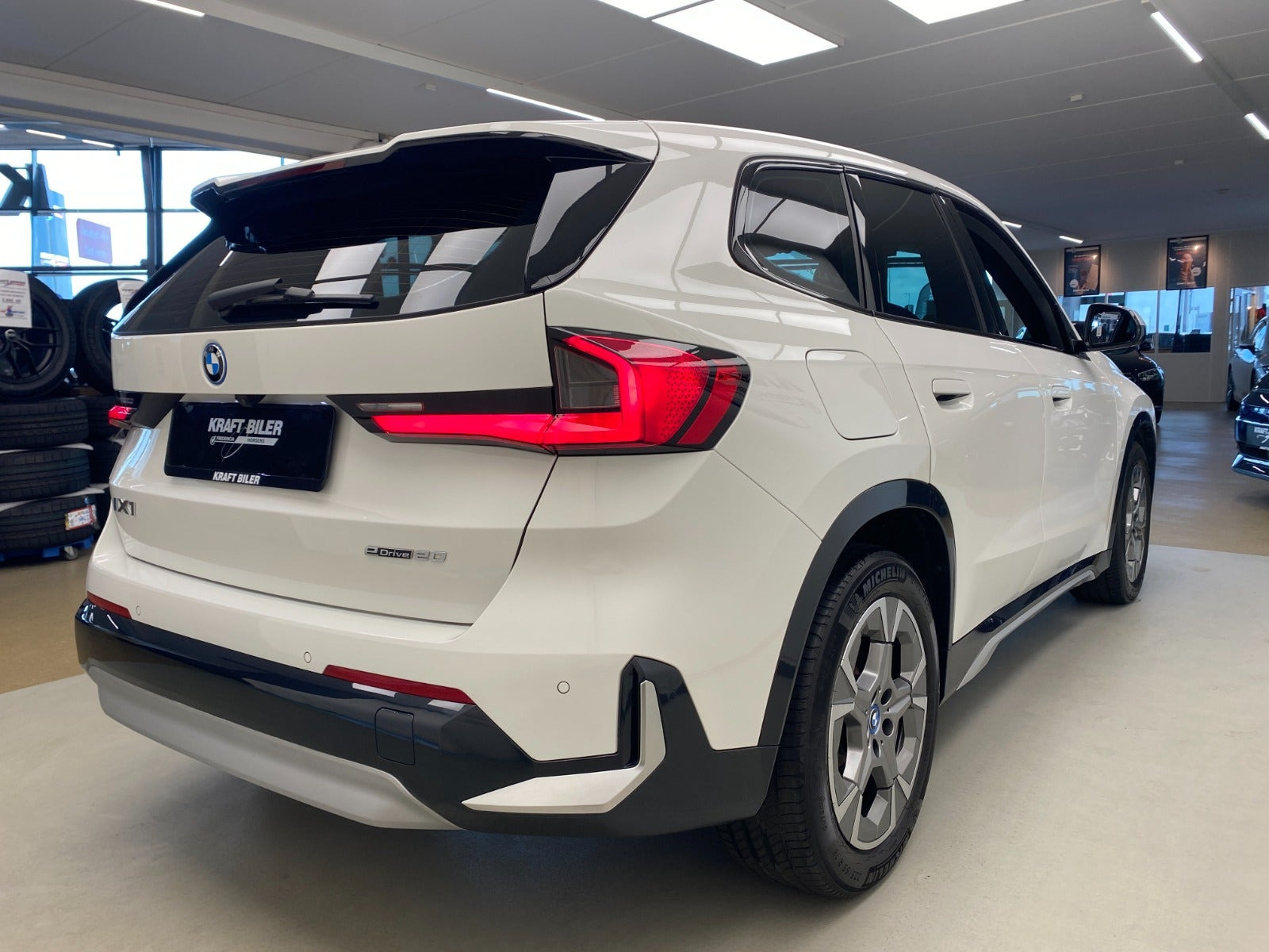 Hvid BMW iX1 fra 2023