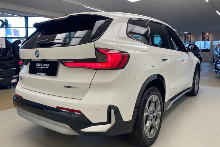 Hvid BMW iX1 fra 2023