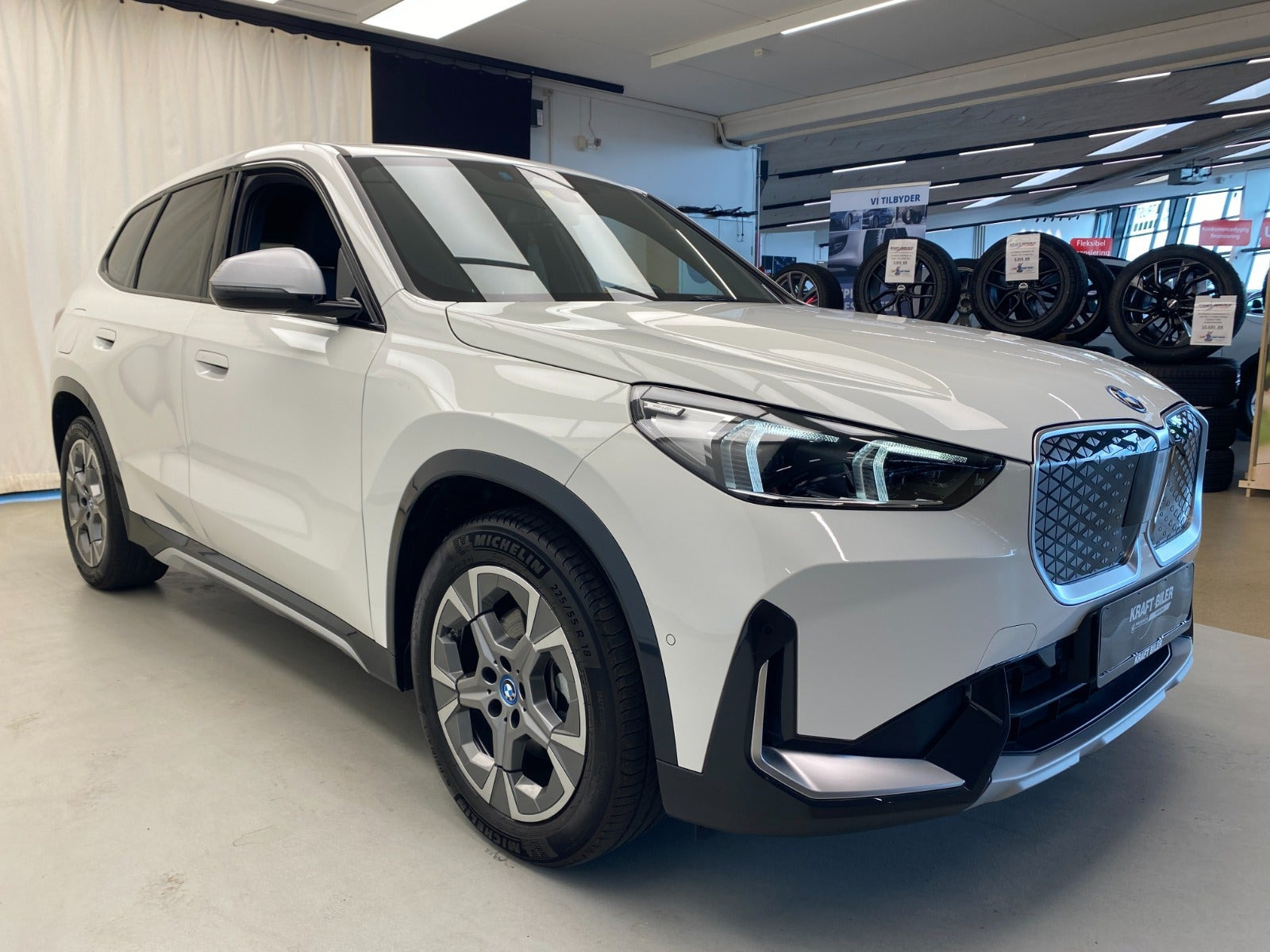 Hvid BMW iX1 fra 2023