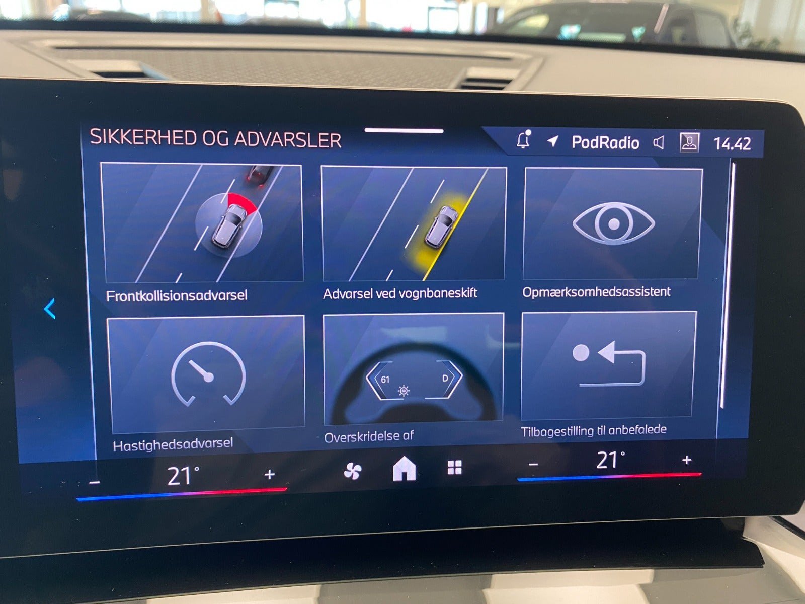 Hvid BMW iX1 fra 2023