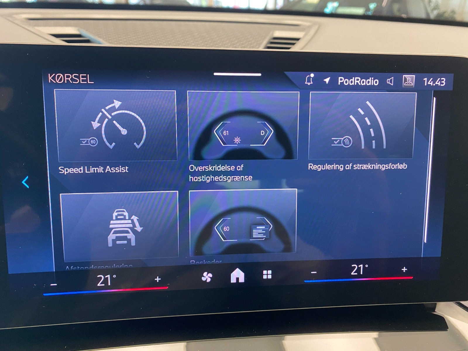 Hvid BMW iX1 fra 2023