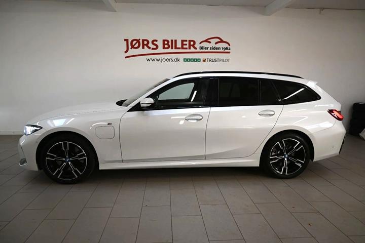 Hvid BMW 320e fra 2024
