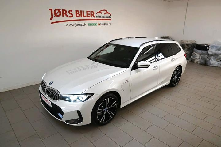 Hvid BMW 320e fra 2024