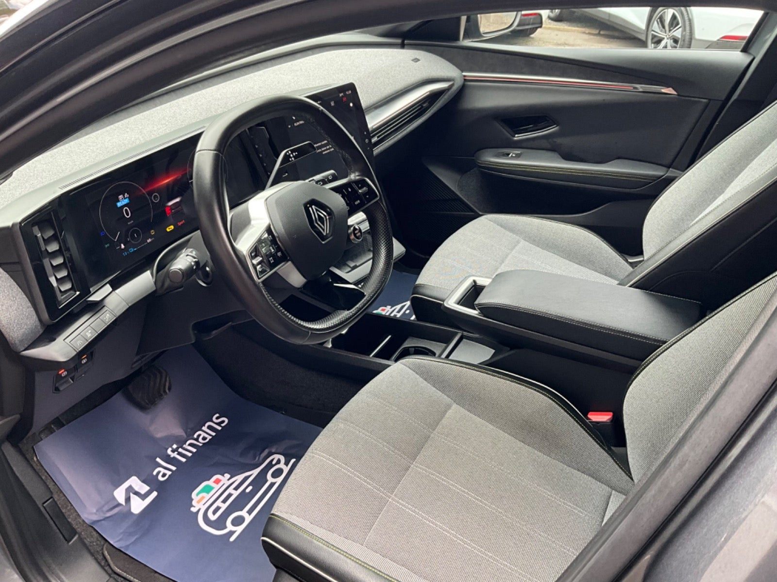Grå Renault Megane E-Tech fra 2024