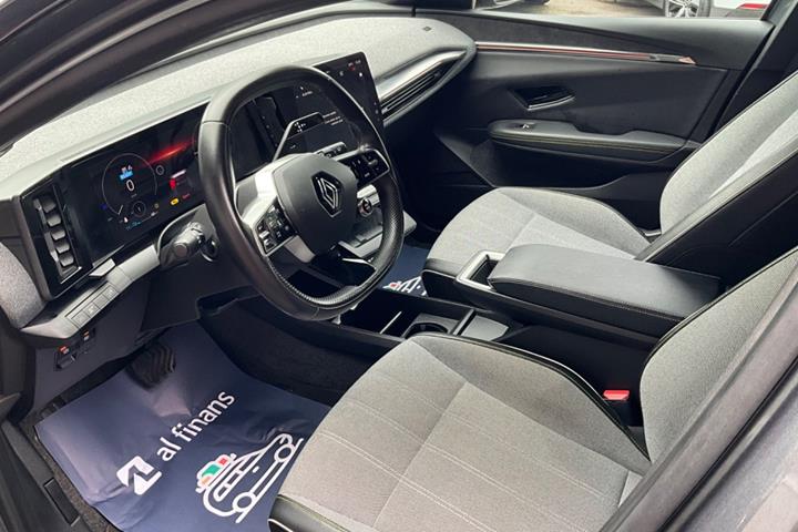 Grå Renault Megane E-Tech fra 2024