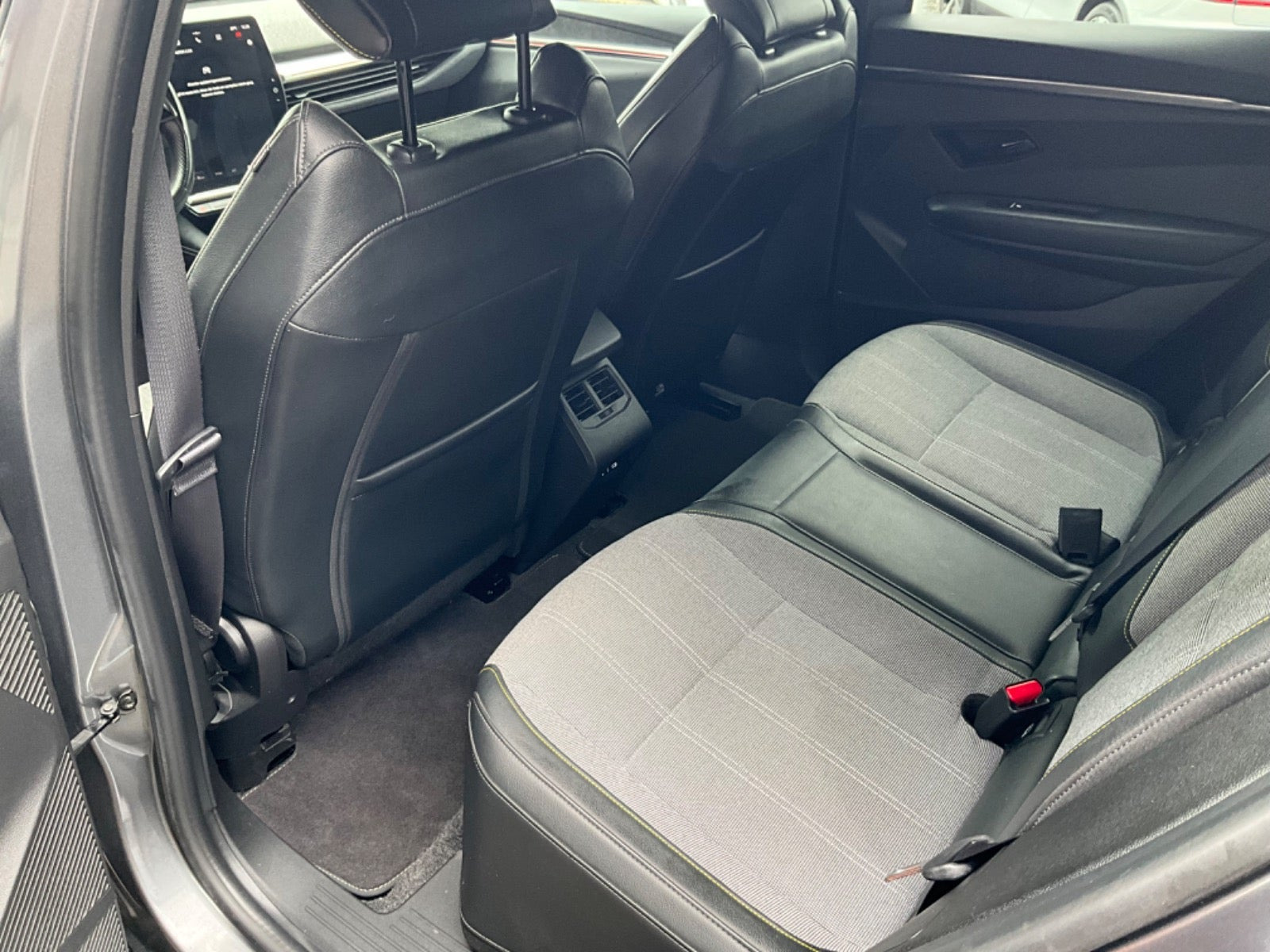 Grå Renault Megane E-Tech fra 2024