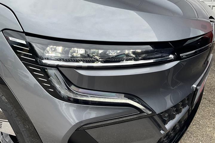 Grå Renault Megane E-Tech fra 2024