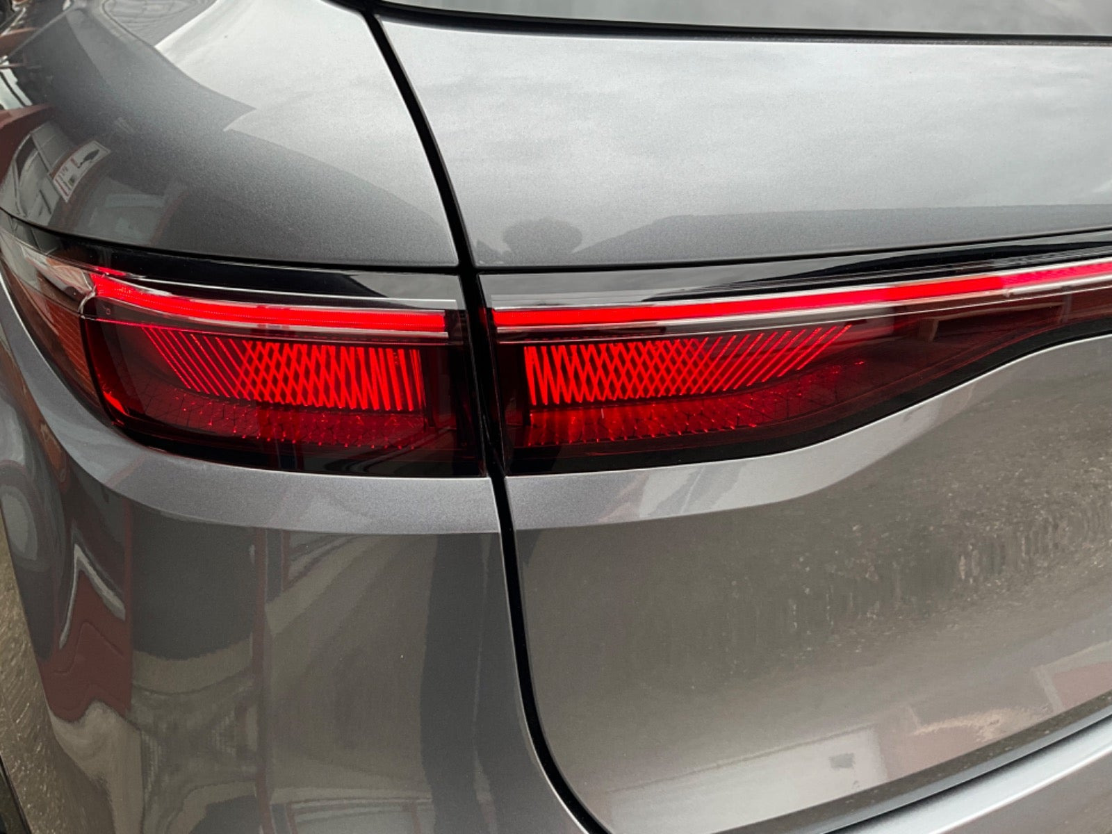 Grå Renault Megane E-Tech fra 2024