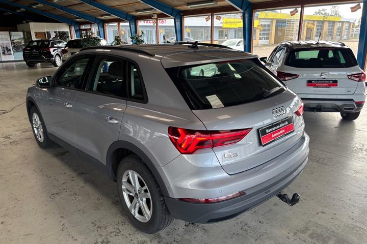 Sølv Audi Q3 fra 2021