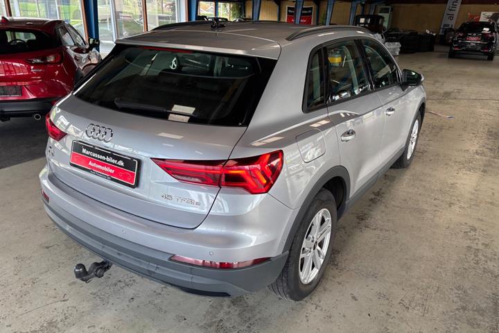 Sølv Audi Q3 fra 2021