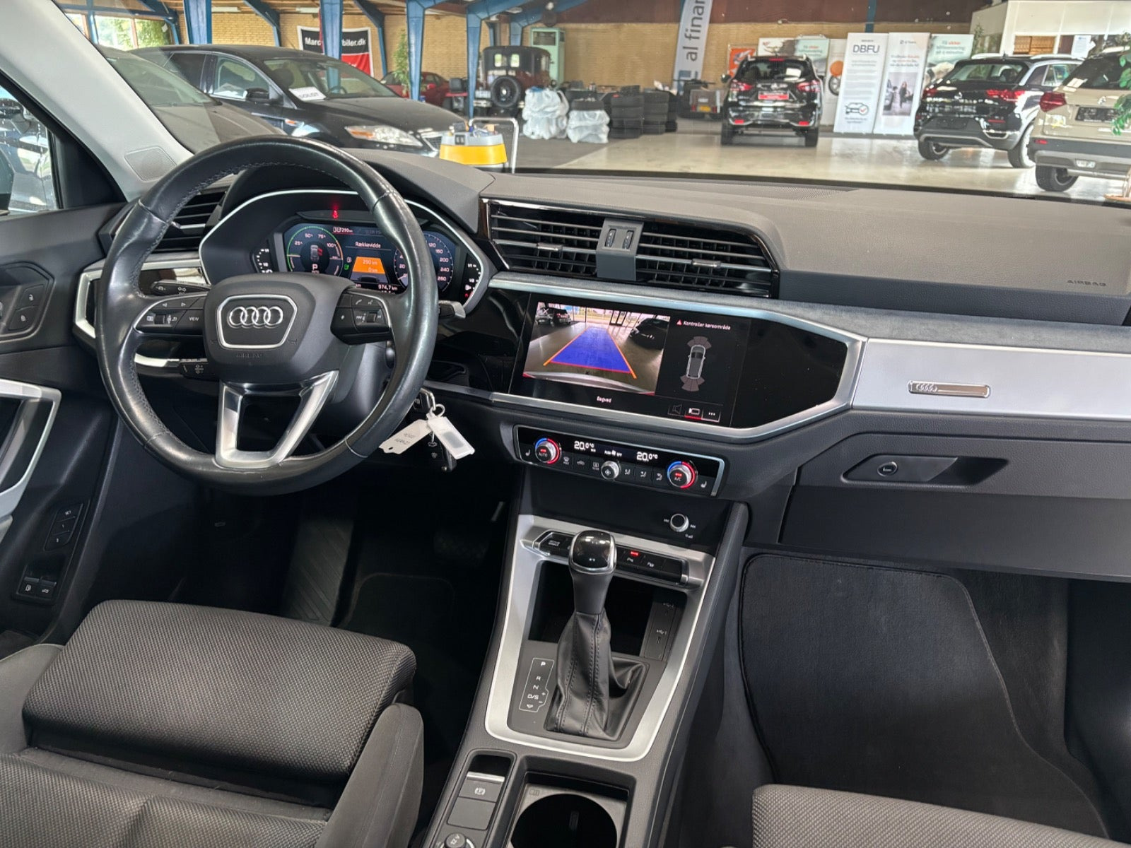 Sølv Audi Q3 fra 2021