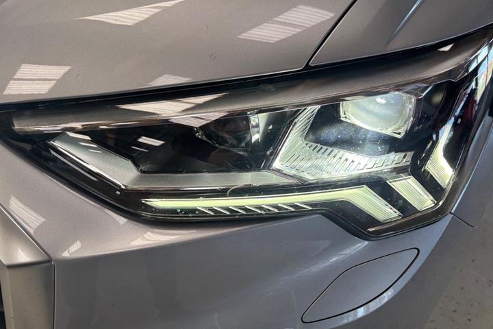 Sølv Audi Q3 fra 2021