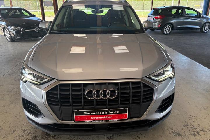 Sølv Audi Q3 fra 2021