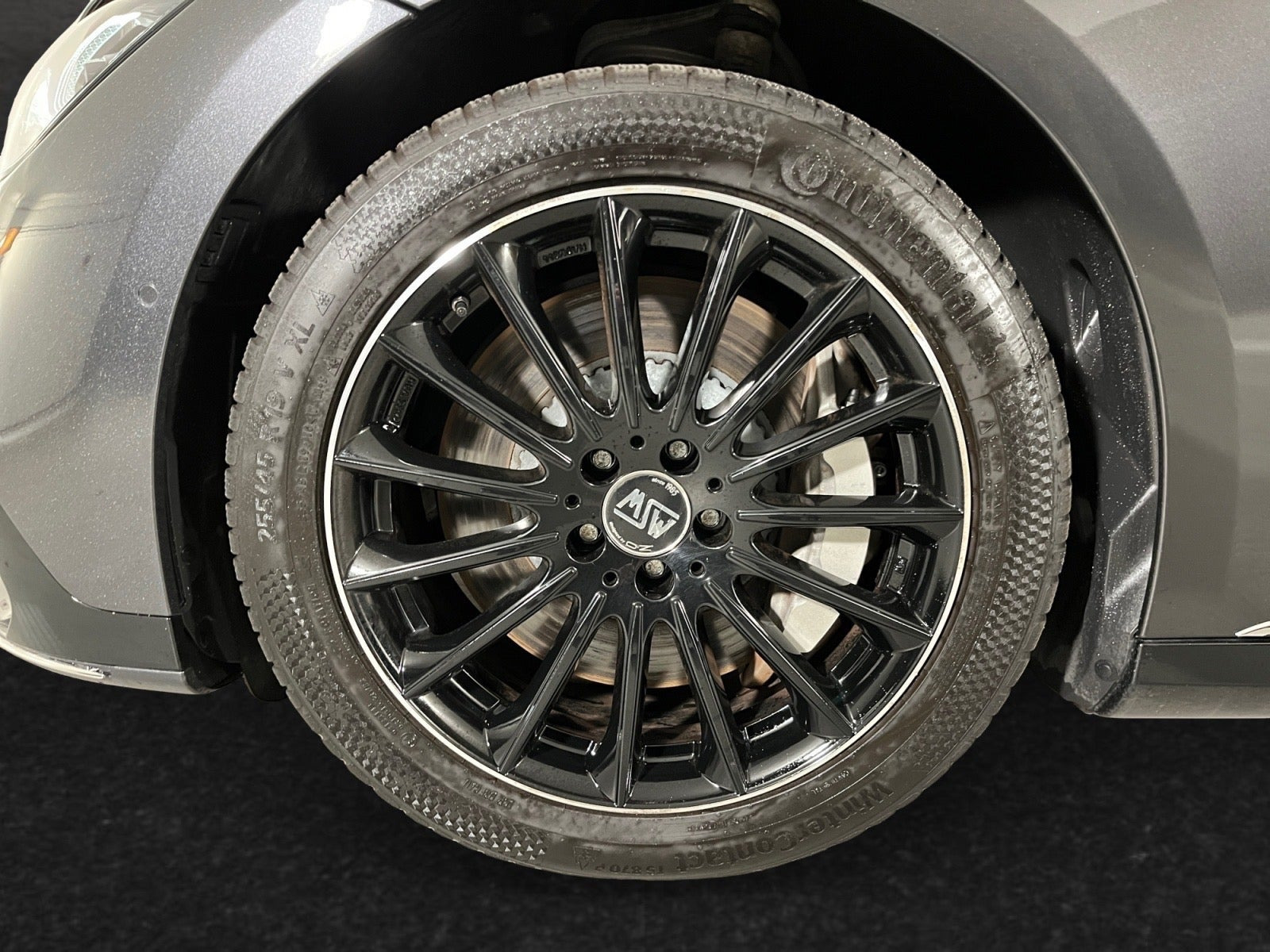 Grå Mercedes EQE350+ fra 2022
