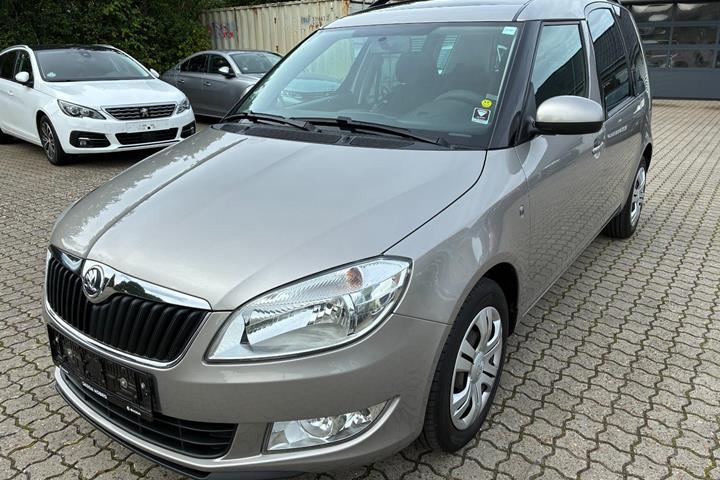 Orange Skoda Roomster fra 2014