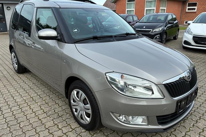 Orange Skoda Roomster fra 2014