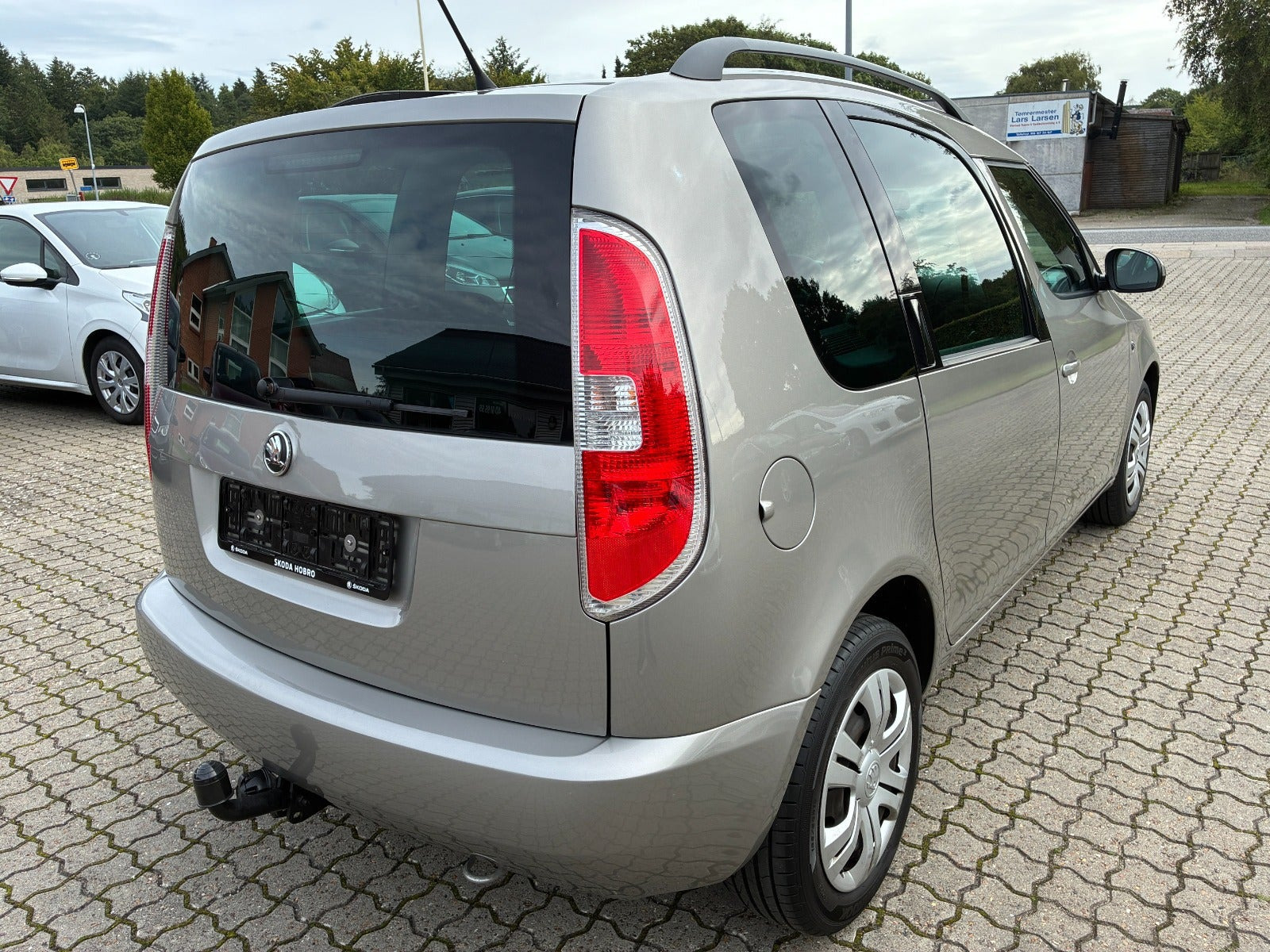 Orange Skoda Roomster fra 2014