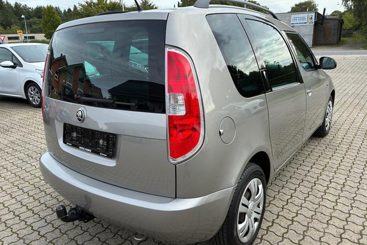 Orange Skoda Roomster fra 2014