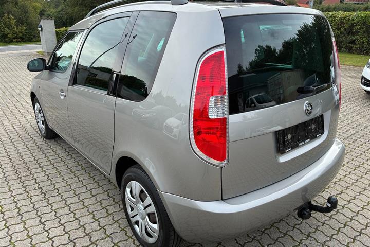 Orange Skoda Roomster fra 2014
