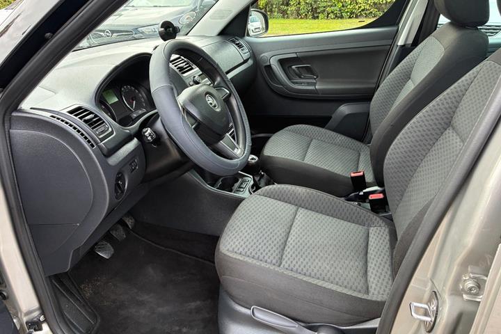Orange Skoda Roomster fra 2014