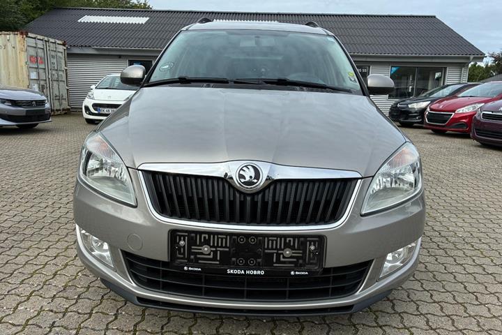 Orange Skoda Roomster fra 2014