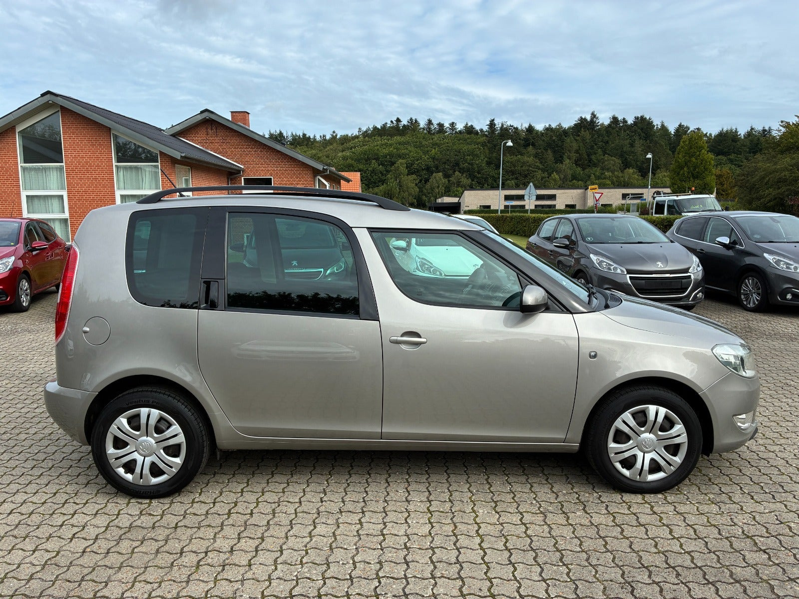 Orange Skoda Roomster fra 2014
