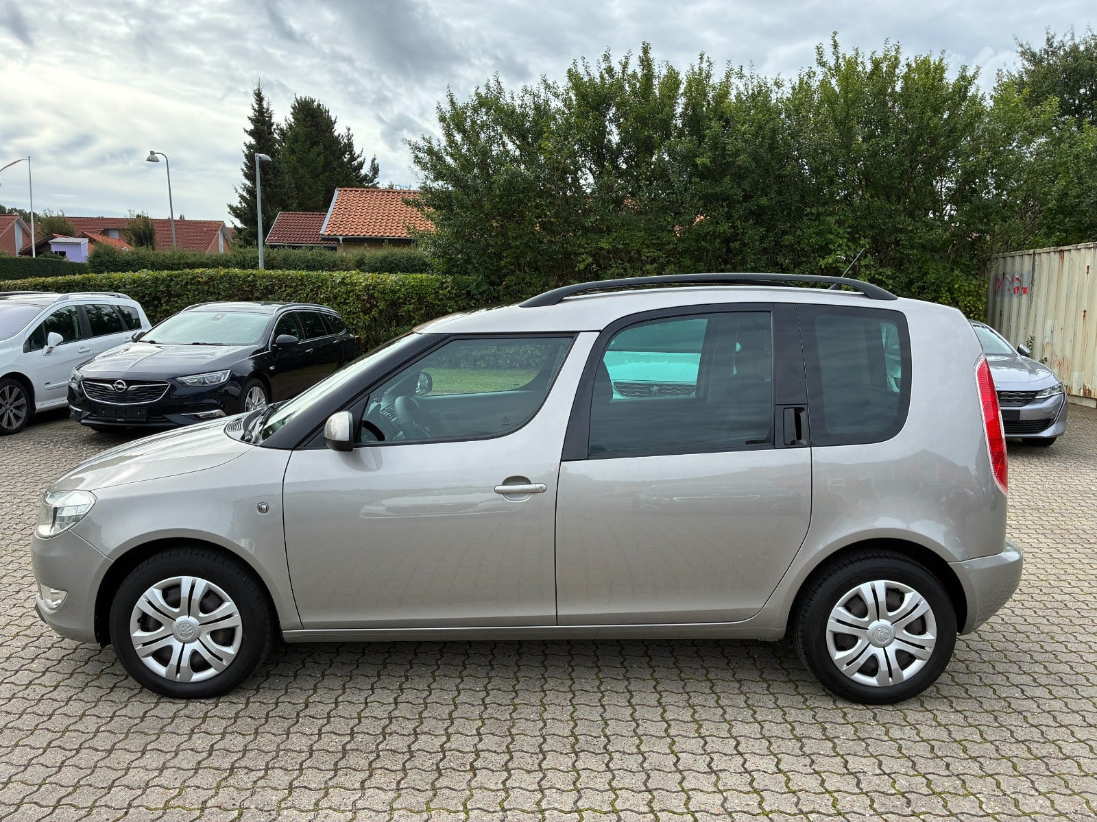 Orange Skoda Roomster fra 2014