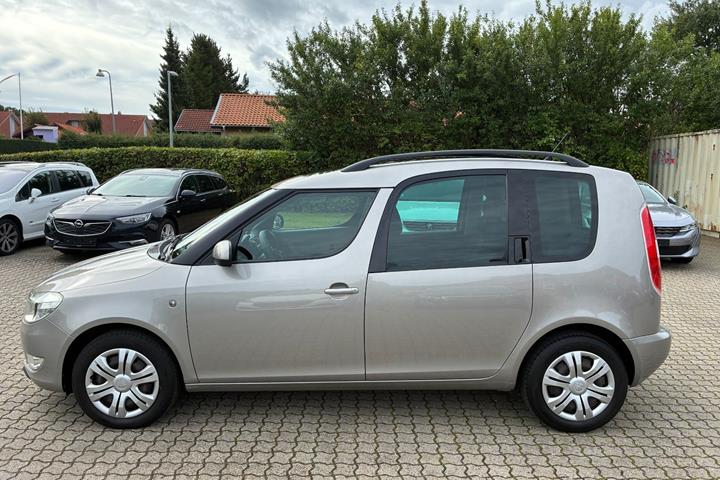 Orange Skoda Roomster fra 2014