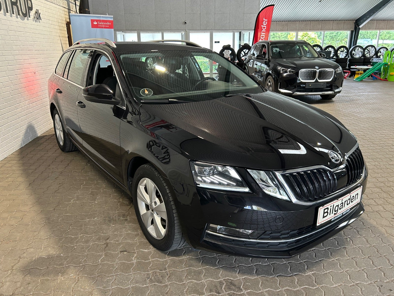 Sort Skoda Octavia fra 2020
