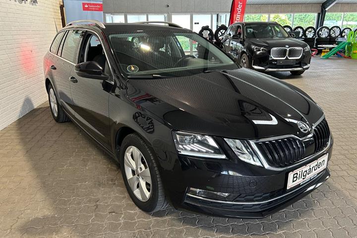 Sort Skoda Octavia fra 2020