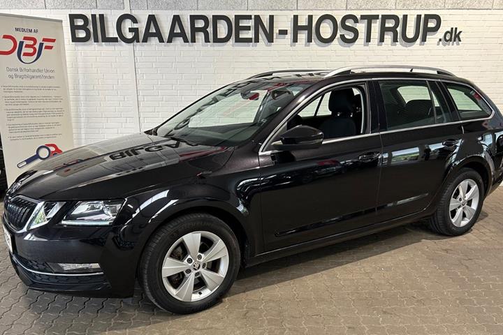 Sort Skoda Octavia fra 2020