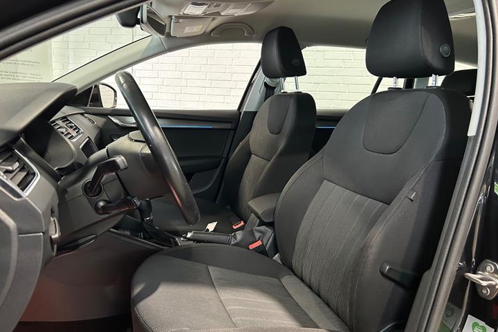 Sort Skoda Octavia fra 2020