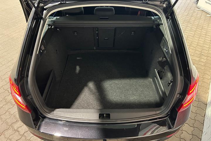 Sort Skoda Octavia fra 2020