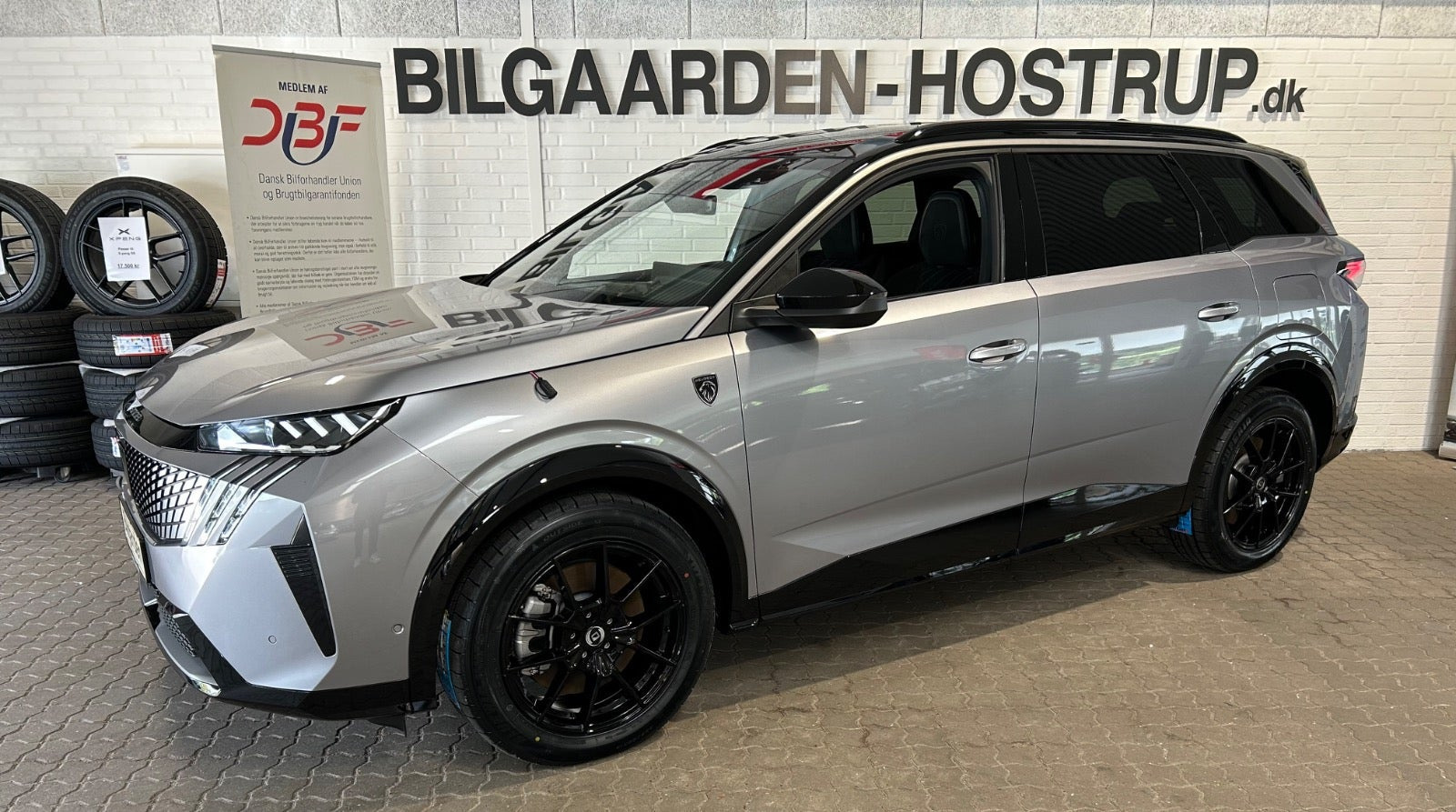 Sølv Peugeot e-5008 fra 2025