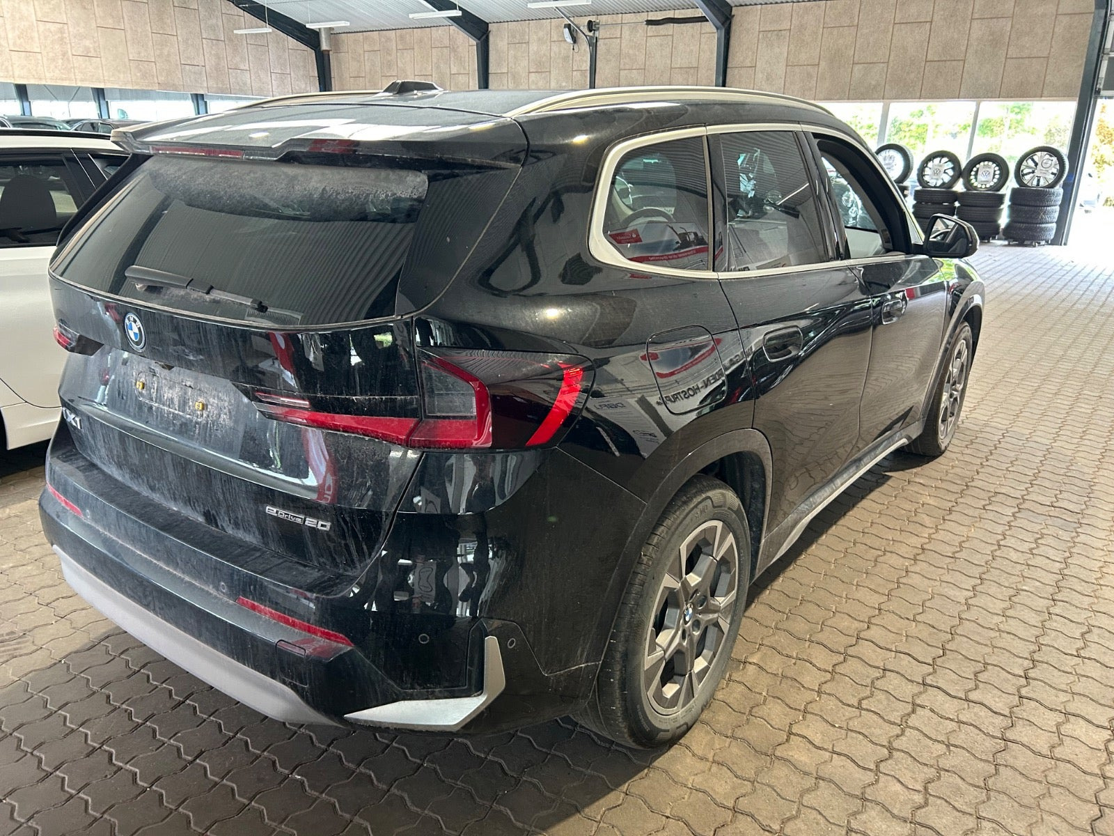 Sort BMW iX1 fra 2025