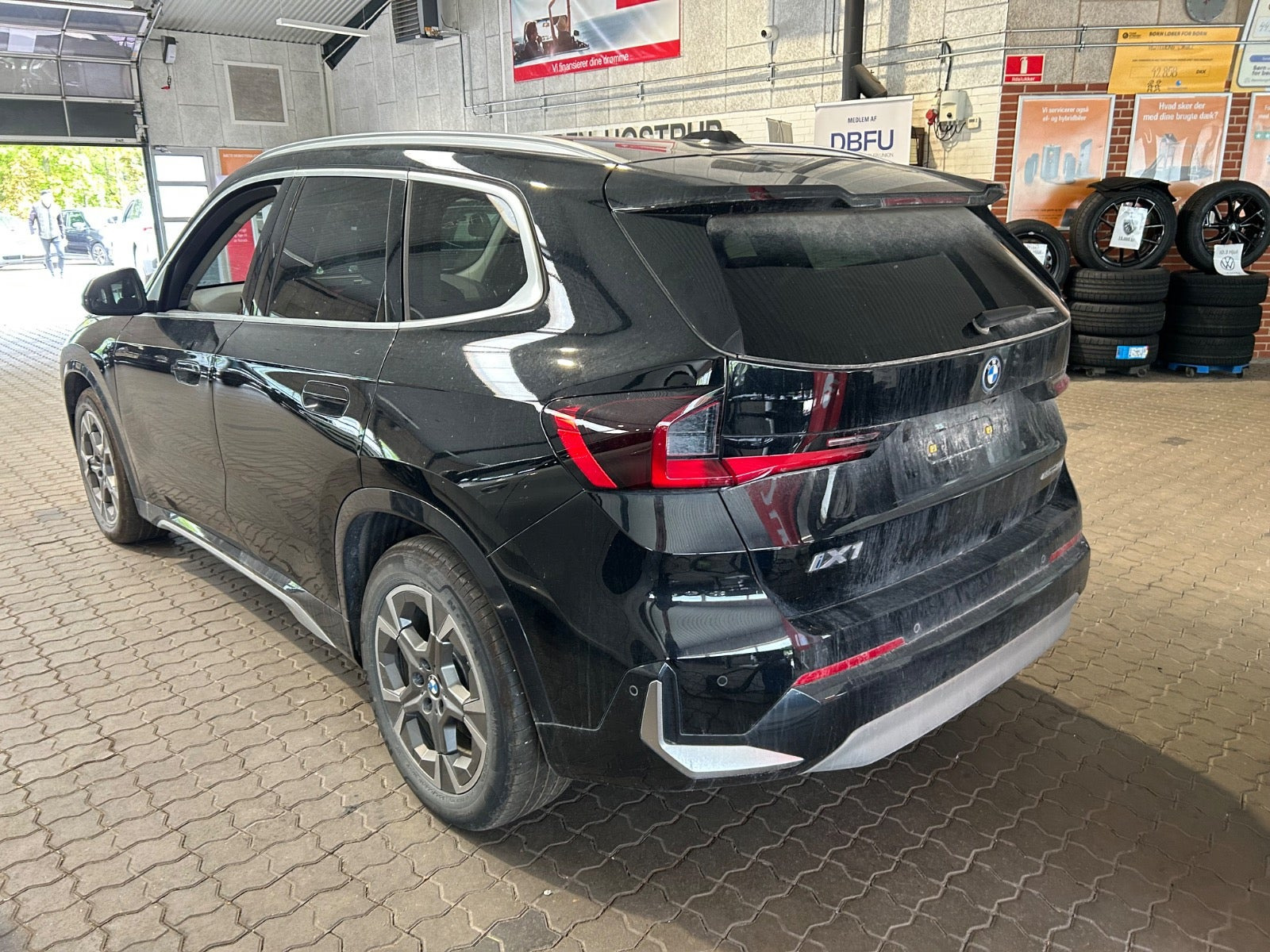 Sort BMW iX1 fra 2025