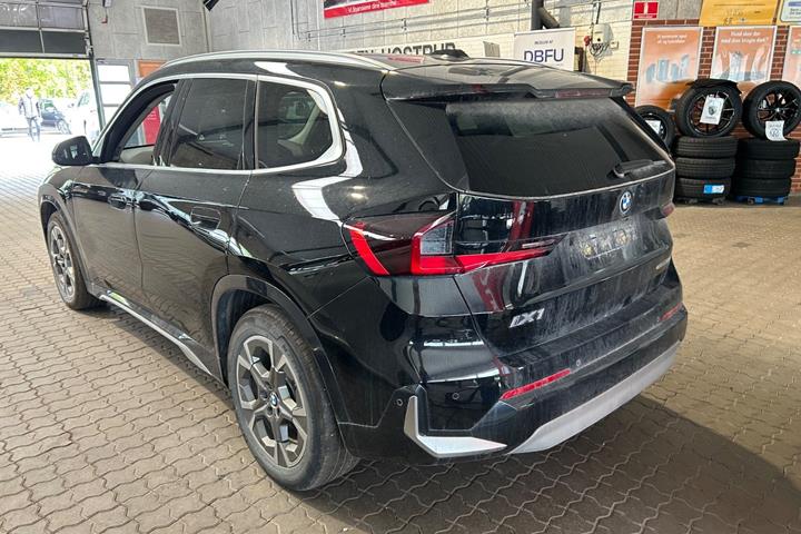 Sort BMW iX1 fra 2025