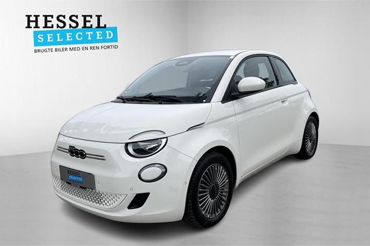 Hvid Fiat 500e fra 2024