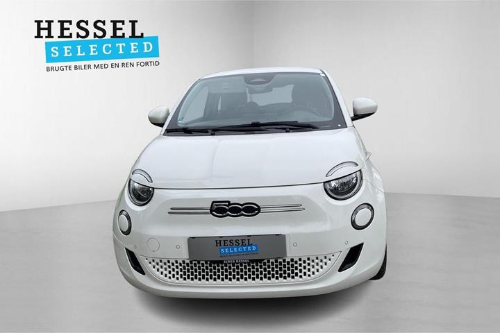 Hvid Fiat 500e fra 2024