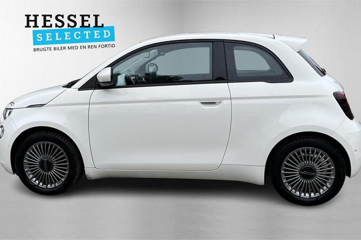 Hvid Fiat 500e fra 2024