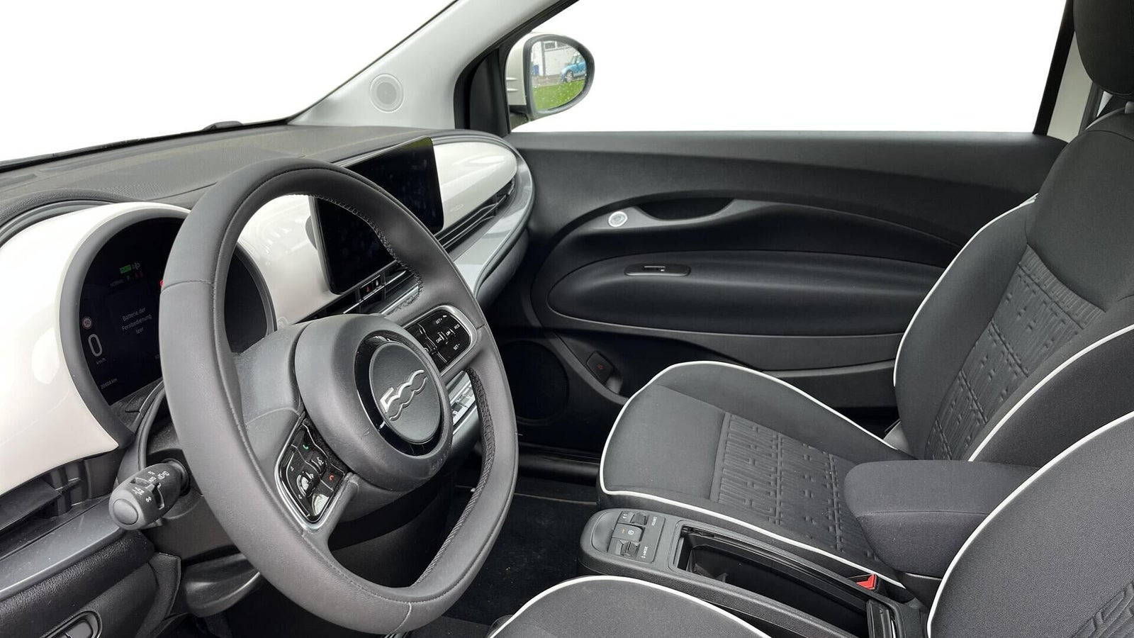 Hvid Fiat 500e fra 2024