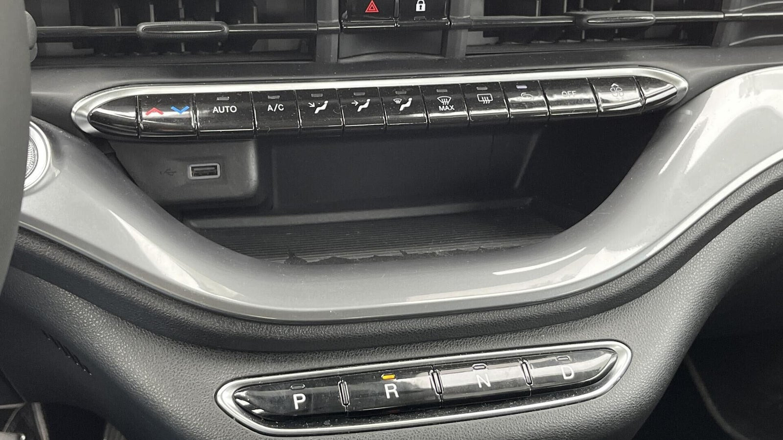 Hvid Fiat 500e fra 2024