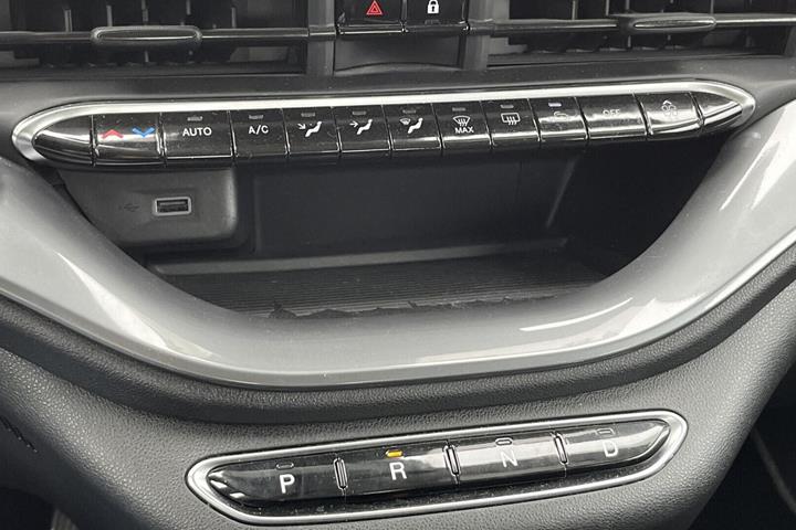 Hvid Fiat 500e fra 2024