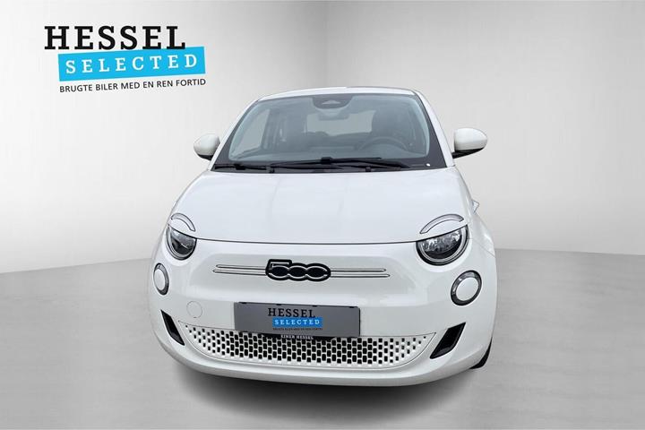 Hvid Fiat 500e fra 2023