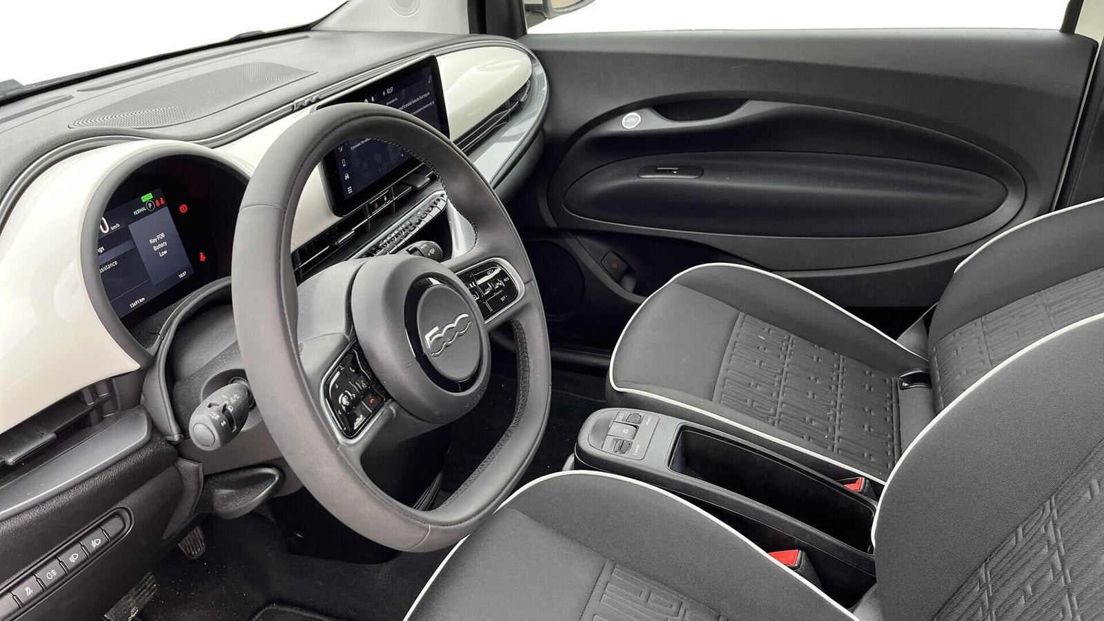 Hvid Fiat 500e fra 2023