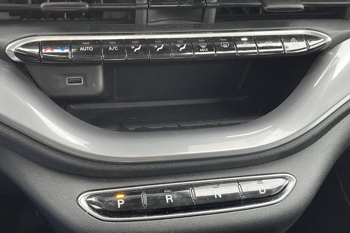 Hvid Fiat 500e fra 2023